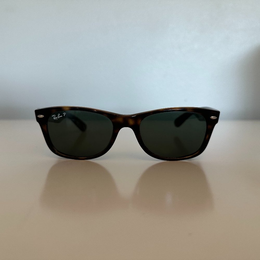 Ray-Ban Wayfarer Polarized Sunglasses in Tortoise